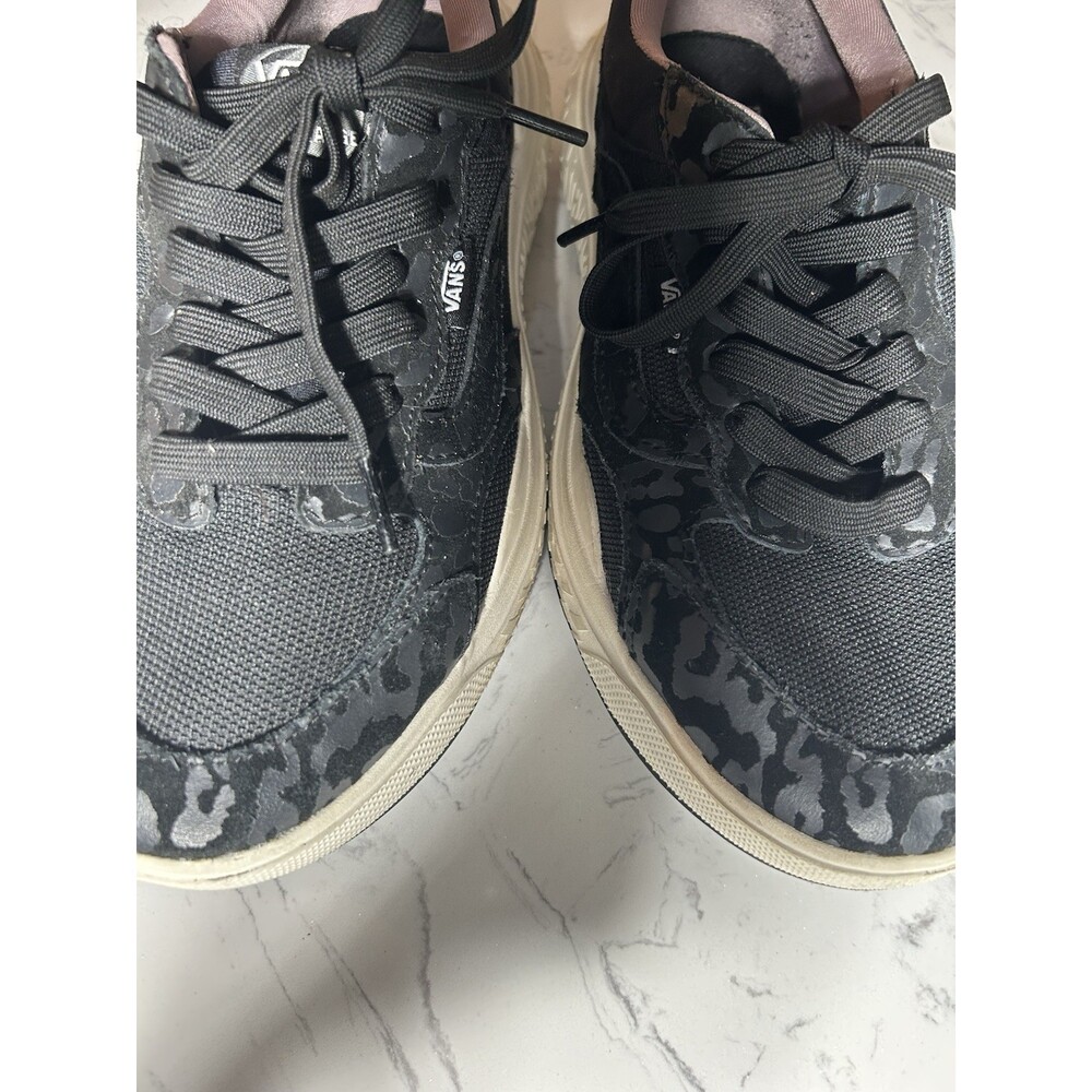 VANS  vr3 cush  , Ultra Range  Sz 8.5 Mens Black With Cameo Look